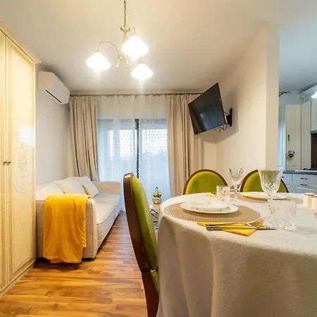 Апартаменты Spacious 3 5* Mansion Near Muzeului Square. Free Parking *
